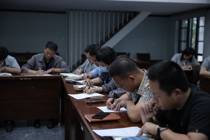 中建国信集团开展以实事求是为原则管理干部专题研讨培训