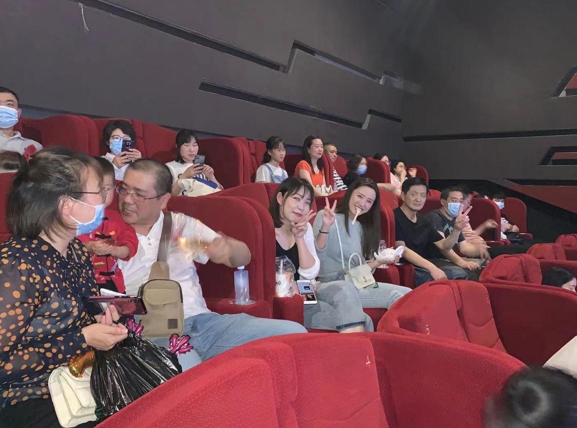 中建国信集团组织全体员工观看红色电影《悬崖之上》(图3)