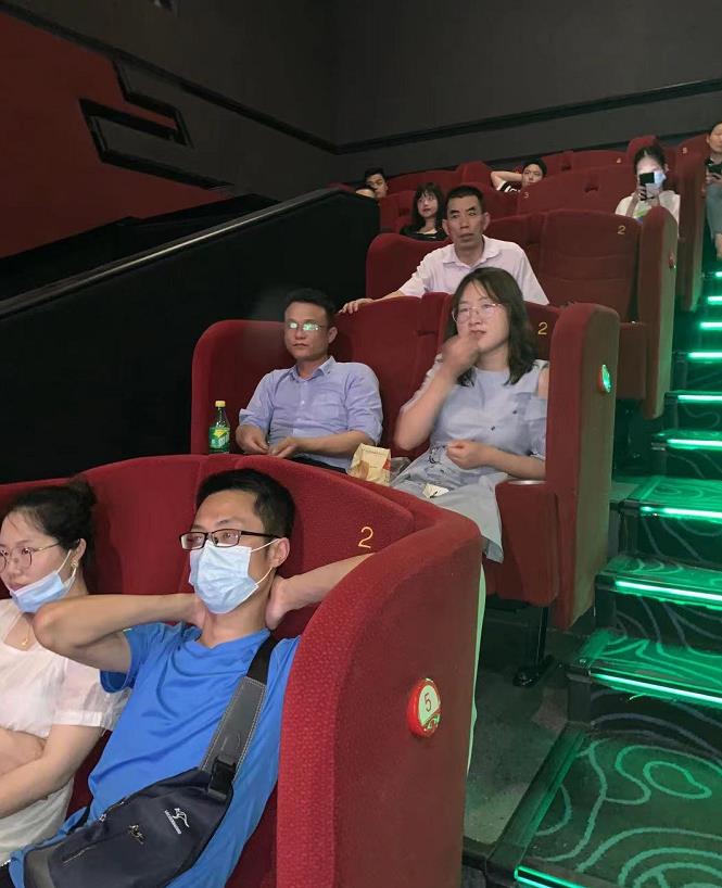 中建国信集团组织全体员工观看红色电影《悬崖之上》(图4)